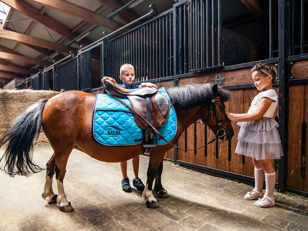 Salio Equisport Resort Стрикув Екстер'єр фото